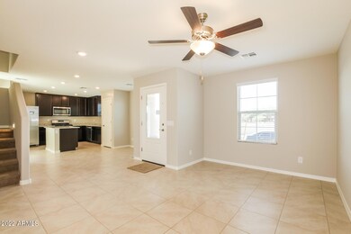 003-photo-living-room-7969728
