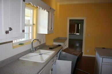 419 N 4th St, Central Point, OR 97502 - photo 5