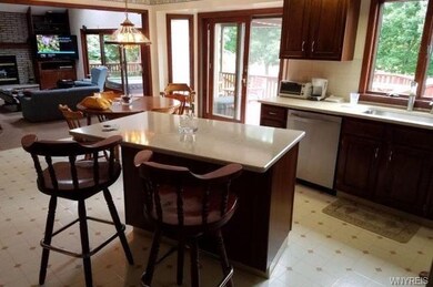 LARGE UPDATED CHERRY KITCHEN WITH  QUARTZ  COUNTER