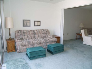 Extra living space/2nd bedroom