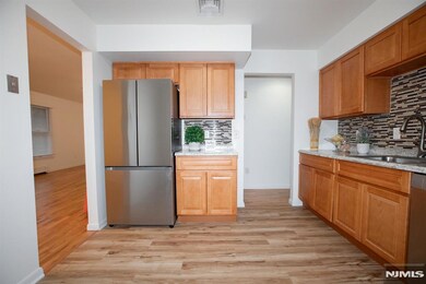 2052 Hoefleys Ln, Fort Lee, NJ 07024 - photo 4