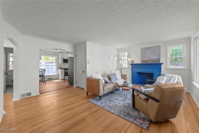 3330 Berkeley Rd, Cleveland, OH 44118 - photo 5