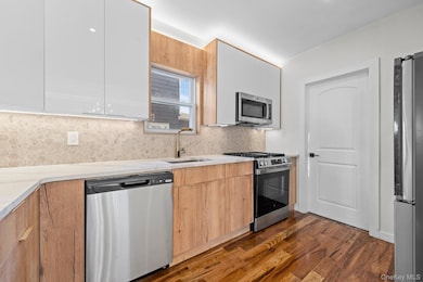 190-10 114th Dr, Jamaica, NY 11412 - photo 4