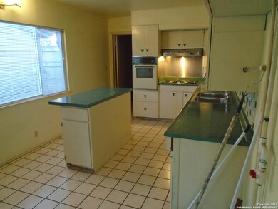 15047 Antonio Dr unit 6, Helotes, TX 78023 - photo 6