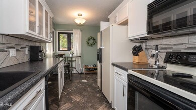 Kitchen 4
