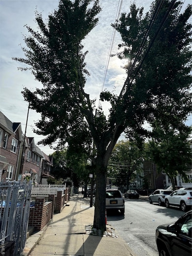 927 E 219th St, Bronx, NY 10469 - photo 4