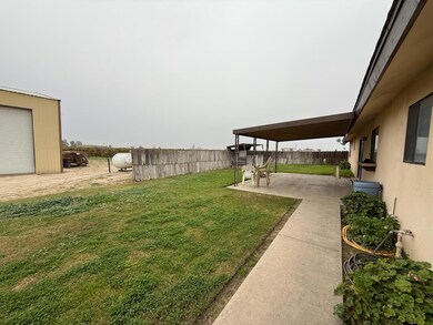 376 E Klepper Ave, Caruthers, CA 93609 - photo 4