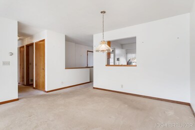 12-web-or-mls-300-appletree-ln