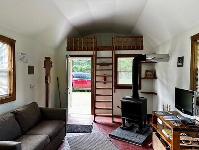 VickersCottage-Interior1