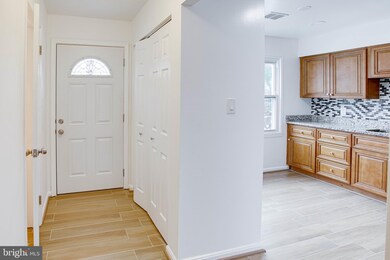 1985 Mayflower Dr, Woodbridge, VA 22192 - photo 3