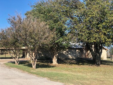 1624 Hill Top Cir, Weatherford, TX 76085 - photo 4