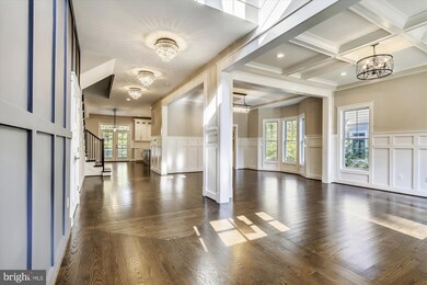 2136 Emilys Ln, Falls Church, VA 22043 - photo 4