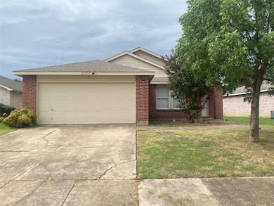 2224 Maple Dr, Little Elm, TX 75068 - photo 2