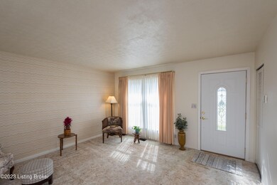 9005 Stockton Ct, Louisville, KY 40291 - photo 4