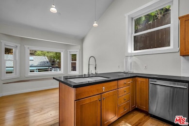 8621 Lookout Mountain Ave, Los Angeles, CA 90046 - photo 7