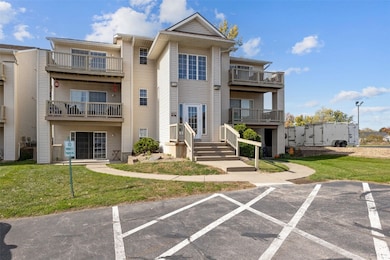 1370 44th St unit E, Marion, IA 52302 - photo 2