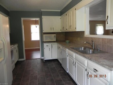 7107 Wincrest Dr, High Point, NC 27263 - photo 6