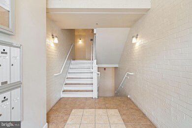 4129 S Four Mile Run Dr unit 303, Arlington, VA 22204 - photo 3