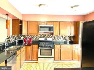 8302 Linden Oaks Ct, Lorton, VA 22079 - photo 3