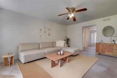 3901 Woodchase Dr unit 59, Houston, TX 77042 - photo 2