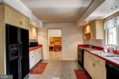 256 Kempton Ave, Harrisburg, PA 17111 - photo 5