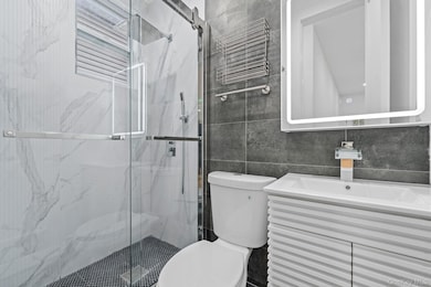 110 Walnut St, Forest Hills, NY 11375 - photo 4