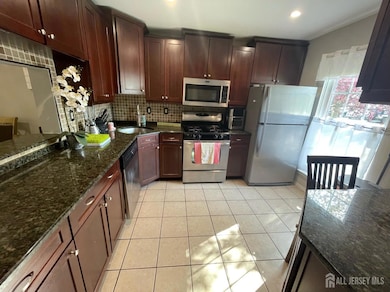 399 Hadleigh Ln, North Brunswick, NJ 08902 - photo 3