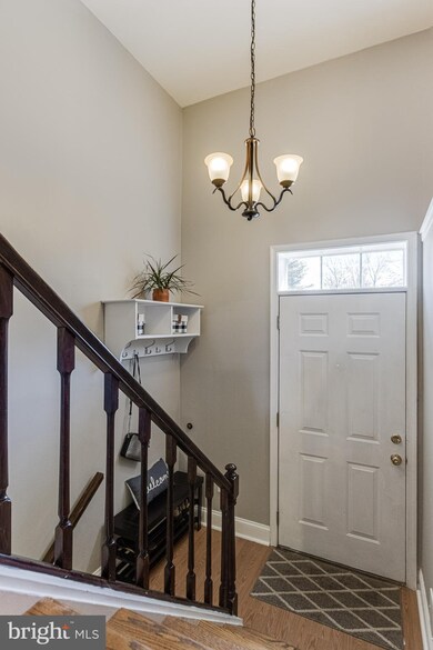 16 Valley Crossing Cir, Cockeysville, MD 21030 - photo 3