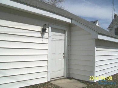Detached Garage.
