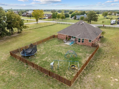 122 Savannah Dr, Weatherford, TX 76087 - photo 2