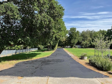 401 Pine Creek Rd, Walnut Creek, CA 94598 - photo 2