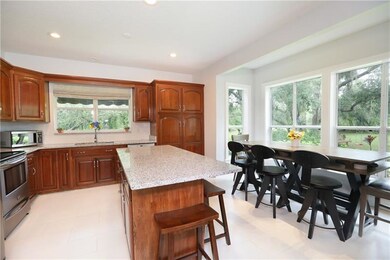 Open Kitchen / Dining 