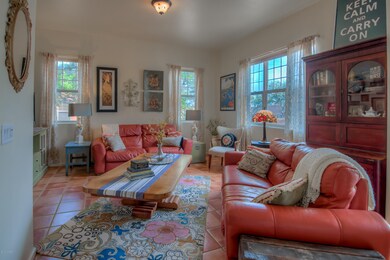 9 Living Room photo c