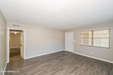 6238 Green Pine Ln, Jacksonville, FL 32277 - photo 4