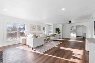 130 Calvert Ave, Waterford, MI 48328 - photo 3