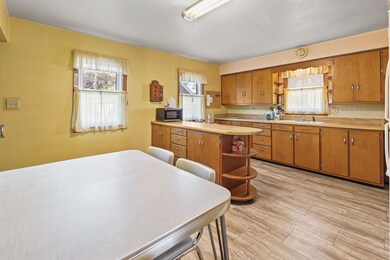 1852 Belmont St, Manitowoc, WI 54220 - photo 4