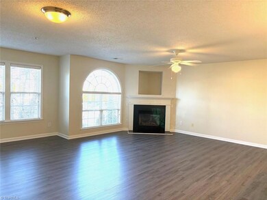 2600 Pennoak Way unit H, Greensboro, NC 27407 - photo 3