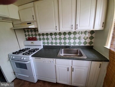 2562 Iverson St unit 2562, Temple Hills, MD 20748 - photo 2