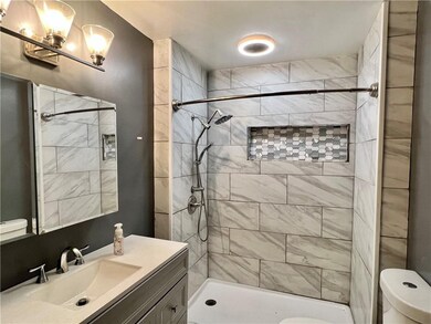 2528 SE 5th St, Des Moines, IA 50315 - photo 4