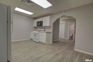 1102 15th Ave unit 1102 1/2, 1104, 1104, East Moline, IL 61244 - photo 6