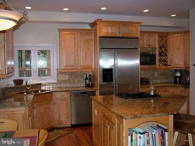 8949 Cross Chase Cir, Lorton, VA 22079 - photo 6