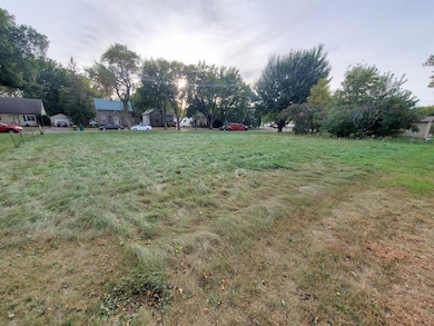 402 Hudson Ave, Marshall, MN 56258 - photo 3