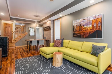 r 27 E 2nd Ave003