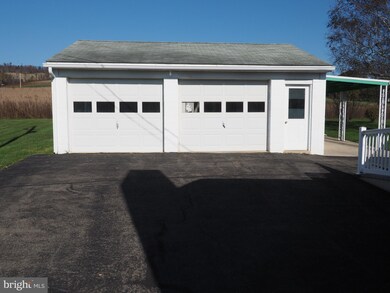 623 Penn Dr, Tamaqua, PA 18252 - photo 3