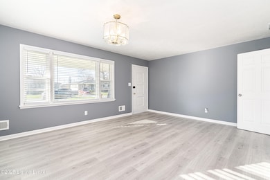 3411 Tuba Dr, Louisville, KY 40216 - photo 5