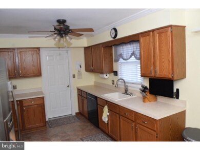 989 Rill Rd, Reading, PA 19606 - photo 5