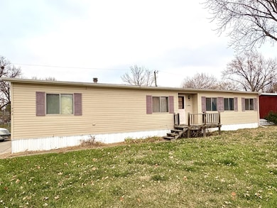 1502 Bluff Ave, Norfolk, NE 68701 - photo 2