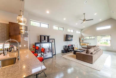 2501 E 9th St, Austin, TX 78702 - photo 2