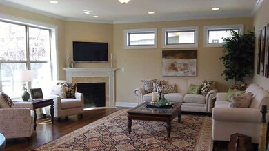 489 N Howard Ave, Elmhurst, IL 60126 - photo 6