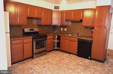 354 E Penn St unit 7, Norristown, PA 19401 - photo 2